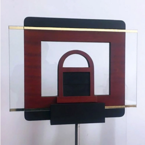 Hand thru glass illusie