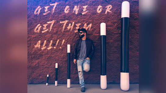 Opblaasbare goochelstok 30cm (Inflatable wand 1FT) by Murphy's Magic Supplies